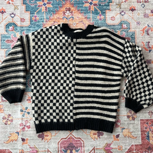 Stitch And Feather Size Medium Sweater - Picture 1 of 3